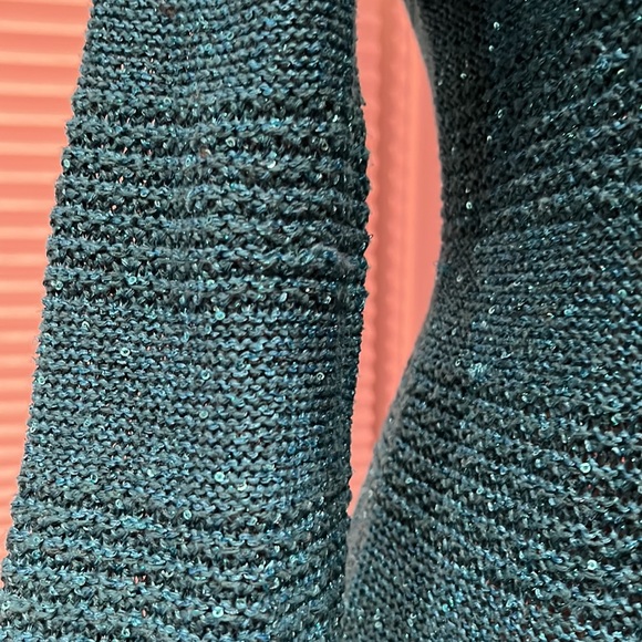 Gorgeous turquoise knit sweater with tiny sequins - Picture 3 of 3